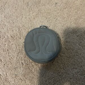 lululemon athletica Round Key & Card Holder in Gray